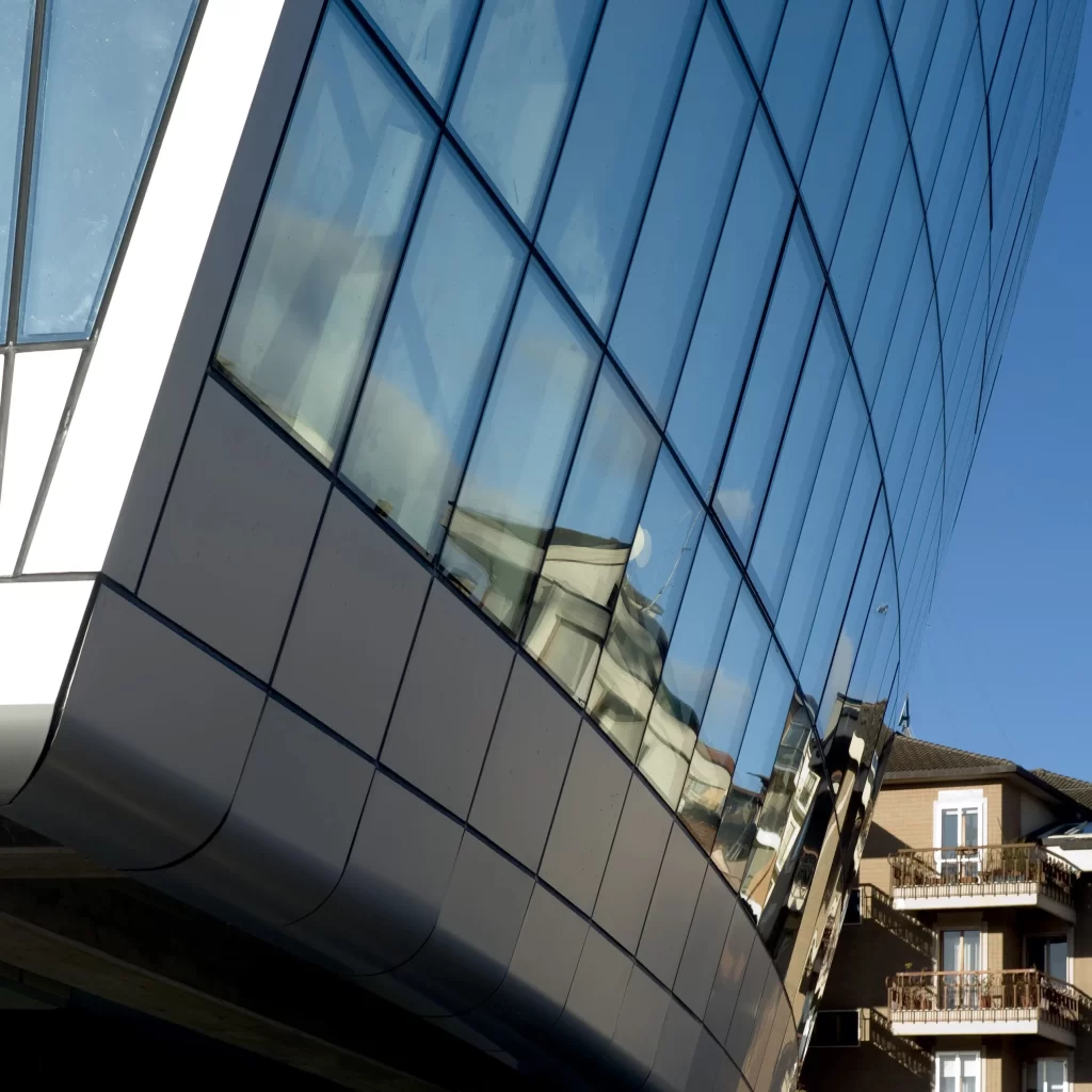 FACCIATA-RIFLETTENTE-HD-3