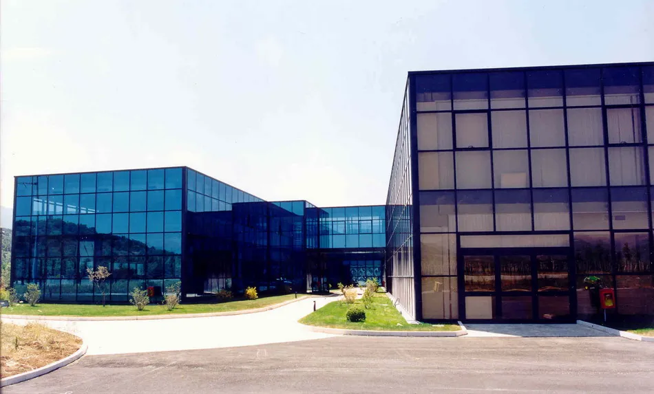 FACCIATA-VETRO-RIFLETTENTE-2