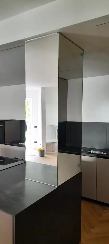 rivestimento-con-specchio